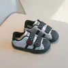Zapatos de Concha de Suela Suave para Niñas Nueva Colección Primavera/Otoño 2026 Moda Infantil Elegantes Zapatos Argan para Niños Medianos/Grandes Dibujos Animados Zapatos de Entrenamiento Alemanes