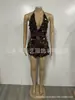 Vestido de tirantes de ganchillo hecho a mano estilo europeo y americano, con lentejuelas, cuello halter en V profundo, vestido corto de lentejuelas calado, vestido de lentejuelas para vacaciones en la playa