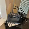 Bolso de mano de lujo ligero transfronterizo para mujer, nuevo, elegante, retro, para el trabajo, tipo cubo, versátil, de nicho, de un solo hombro, cruzado, moderno
