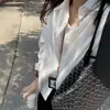 Camisa blanca de rayas verticales estilo coreano para mujer, corte relajado, top casual suelto de manga larga para primavera/verano con protección solar