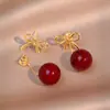 Aretes de Perla Roja de Año Nuevo para Mujer, Nuevo Estilo de Nicho de Alta Gama de Moda, Aretes de Borla con Lazo de Uso Bidireccional
