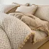 Conjunto de Roupa de Cama Quatro Peças Algodão Puro Renda com Pompons Estilo Retrô 2026 Novo Conjunto de Três Peças com Capa de Edredom, Fronha e Lençol de Cama