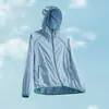 Ropa de protección solar para exteriores UPF100+ protección UV ultraligera seda de hielo transpirable unisex chaqueta para la piel con capucha