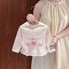 Estilo Nuevo Primavera y Otoño 2026 Niña Encaje Patchwork Moda Versátil Top Cuello Redondo Linda Camiseta de Manga Larga para Niñas