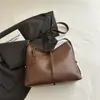 Bolsa de palha tecida minimalista, modelo novo 2026, grande capacidade, toque de alta qualidade, bolsa de ombro única sob o braço, bolsa transversal casual versátil