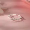 Anillo Minimalista de Mariposa y Flor de Gama Alta para Mujer, Estilo Bosque Estilo Ins, Fresco y Delicado, Versión Coreana Anillo Abierto Ajustable, Anillo para Dedo Índice