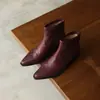 Botas curtas da moda e simples estilo britânico de 5,5 cm, novo modelo outono e inverno 2026, bico fino, salto grosso, zíper traseiro, botas femininas de salto alto