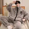Pijama de coral para hombre, nueva colección de invierno 2026, con cremallera, franela engrosada, elegante conjunto de ropa de estar para adolescentes