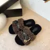 Zapatillas de Estación Europea de Pelo Plano para Mujer 2026 Otoño/Invierno Nueva Moda Hebilla de Cinturón Más Terciopelo para Exteriores Punta Abierta Tiras Únicas