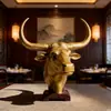 Escultura de cabeza de toro de bronce simulado, adecuada para restaurantes de carne de res, decoración de pared interior de fibra de vidrio, adorno colgante de cabeza de toro, decoración de escultura