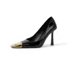 Zapatos de tacón de aguja sexy de punta cuadrada metálica del mismo estilo que Yang Shulin para mujer, tacones altos versátiles negros de charol slip-on