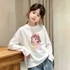 Camiseta de manga larga de algodón puro con estampado de dibujos animados para niñas, primavera y otoño, nuevo estilo 2026, top interior a la moda para niños con cuello redondo
