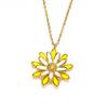 Collar de Acero Titanio Doble Capa con Margarita Estilo ins Japonés y Coreano para Mujer, Sensación de Alta Gama, Chapado en Oro de 18K, Colgante de Flor Fresca