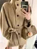 Casaco Curto de Lã Bege Dupla Face com Gola Alta para Figuras Baixas, Novo Estilo 2025, Elegante e Casual Estilo Workwear