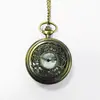 Venta al por mayor del fabricante Tapa abatible hueca retro Reloj de bolsillo Creativo Reloj para hombre y mujer Estudiante Reloj de cuarzo Reloj para colgar para ancianos Esfera grande