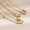 Moda Europea y Americana Dulce y Única Joyería de Nicho Acero Inoxidable Chapado en Oro de 18K Collar de Mariposa Diagonal en Forma de Corazón para Mujeres con Sentido del Diseño