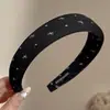 Faixa de cabeça larga de tricô minimalista e elegante estilo coreano para mulheres, novo modelo 2026, adequada para uso diário, projetada para realçar a aparência da linha do cabelo e pode ser usada como faixa de cabeça para lavar o rosto ou presilha de cabelo
