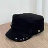 Sombrero de Montura Plano con Tachuelas de Estrella de Gamuza Retro 26 Otoño/Invierno Banda Tejida Botón Versátil de Moda Sombrero Octagonal Gorra de Periodista