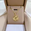 [Acero de titanio] Collar elegante y lujoso con diamantes de imitación de búho, cadena de clavícula de acero de titanio para mujer.