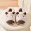 Pantuflas de felpa de algodón para niños con diseño de capibara para otoño e invierno, engrosadas y cálidas, adecuadas para uso doméstico de padres e hijos, disponibles para envío directo
