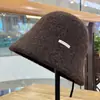 Sombrero de cubo beige elegante de estilo francés para otoño e invierno para mujer, color liso artístico, simple y versátil, sombrero cloché cálido