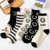 Calcetines estilo coreano para mujer versátiles para las cuatro estaciones de largo medio hasta la pantorrilla estilo preppy Street Ins a cuadros a rayas casuales modernos calcetines para mujer