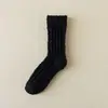 Calcetines de coral para hombre sin pelusa suministro directo de fábrica calcetines de tubo lisos de medio terciopelo para hombre calcetines para dormir para hombre calcetines de piso