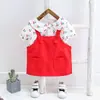 2023 Mais Vendido Novo Conjunto Camisa de Manga Curta Cereja Saia com Suspensório Conjunto de Duas Peças Fofo para Meninas Venda por Atacado