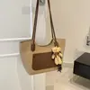 A bolsa tote retrô popular deste ano para mulheres, novo estilo de verão 2026, bolsa de ombro color block, bolsa de axila para o dia a dia