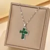 Colar com Pingente de Cruz em Cobre Micro-Incrustado com Zircônia Colorida - Acessórios de Joia Estilo Europeu e Americano Transfronteiriço - Colar com Design de Nicho para Mulheres