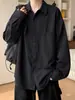 Estilo old money, camisa de manga comprida com aparência de linho para homens, corte solto, com caimento e adequada como peça de sobreposição para o outono