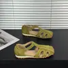 Sandálias Romanas Fechadas Estilo Francês para Mulheres, Verão 2026 Novas Sandálias Versáteis Retrô Vazadas com Fivela Plana Verde