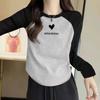 Camiseta Arcada de Manga Longa para Mulheres no Início do Outono, Top Curto, Design Solto de Manga Longa, Moda Feminina de Nicho Nova