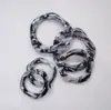 Resina amarilla transparente con puntos verdes y negros, hebilla decorativa de forma irregular para traje de baño