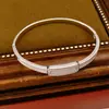 Pulsera con cierre rectangular de circonia chapada en oro real de 18 quilates, versátil para el uso diario, joyería de nicho de lujo ligero