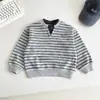 Vale do Vento 2026 Inverno Novo Estilo Coreano Elegante Moletom Listrado Falso Duas Peças Infantil Top Aconchegante para Meninos
