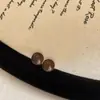 Brincos de Pérola Elegantes e Sofisticados em Formato de Coque para Mulheres, Brincos Simples e Versáteis, Popular Retro Cor Café Moda Celebridade da Internet Acessórios de Orelha