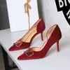 9269-AKJ117 Zapatos de vestir de tacón alto para mujer, estilo europeo y americano, hebilla en V de metal, punta fina, terciopelo, corte lateral, para fiestas