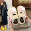 Pantuflas de algodón para mujer con temática de gato, que aumentan la altura, para otoño e invierno en casa, de punta cerrada, lindas con diseño de KT, cálidas para uso interior y exterior, suela negra