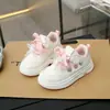 Zapatillas Bajas para Niñas Suela Suave Zapatos Casuales Infantiles Primavera y Otoño Nuevos Dibujos Animados Zapatos Blancos Ligeros Antideslizantes Zapatillas de Correr
