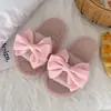 Sapatos de Algodão Doces e Fofos para Meninas com Laço e Pelo, Novo Estilo de Inverno, Aquecimento para Casa, Chinelos Abertos com Tira Única