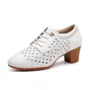 Wu Pa Sapatos de Dança de Verão Quadrados para Adultos Sapatos de Salão de Dança Duplo Dança Brancos Vazados Sapatos Externos para Professor