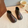 Botines para niña estilo retro con punta dividida, colección otoño/invierno 2026, suela suave, ajuste ceñido, botines versátiles estilo británico para niños, tipo Martin