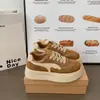 Tênis Casuais de Cano Baixo 2026 para Pessoas Baixas Moda Board Estudante Solado Grosso Cadarço Sapatos Outono/Inverno Estilo Coreano Feminino Sapatos Únicos
