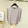 Nova blusa solta de manga três quartos para outono para mulheres, camiseta fina raglan de manga média, base versátil de modal com gola redonda
