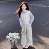 Conjunto de dos piezas elegante para niñas de primavera y otoño: Sudadera de manga larga con cuello polo y pantalones anchos de cuadros estilo coreano casual deportivo