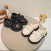 Sapatos de couro para meninas 2026 novo modelo com laço, sapatos pretos para estudantes, sapatos infantis, sapatos estilo princesa britânica