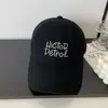 Nueva gorra de béisbol de moda estilo coreano bordada con letras para mujer, primavera/verano, versátil para parejas, hace que la cara se vea más pequeña, protector solar, gorra de pico moderna para hombre