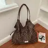 Bolso de hombro casual estilo coreano con cierre de cordón, gran capacidad, adecuado para ir al trabajo y viajar, diseño retro de lunares, bolso tipo tote versátil