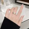 Exquisito anillo de alta gama estilo celebridad de internet para mujer, versión coreana nuevo modelo 2026, anillo para dedo índice con lazo, anillo liso simple y lindo